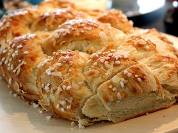Treccia di pan brioche morbida e fragrante